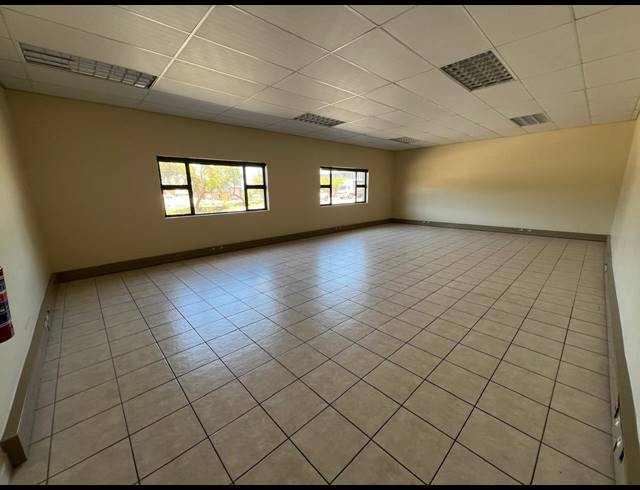 710M² WAREHOUSE TO LET IN LASER PARK